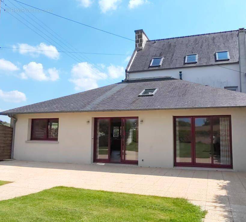 Maison à PLOUZEVEDE