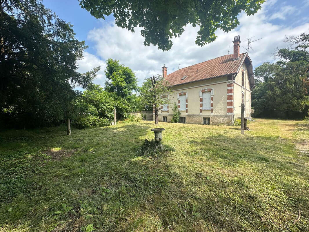Maison à SAINT-PARRES-LES-VAUDES