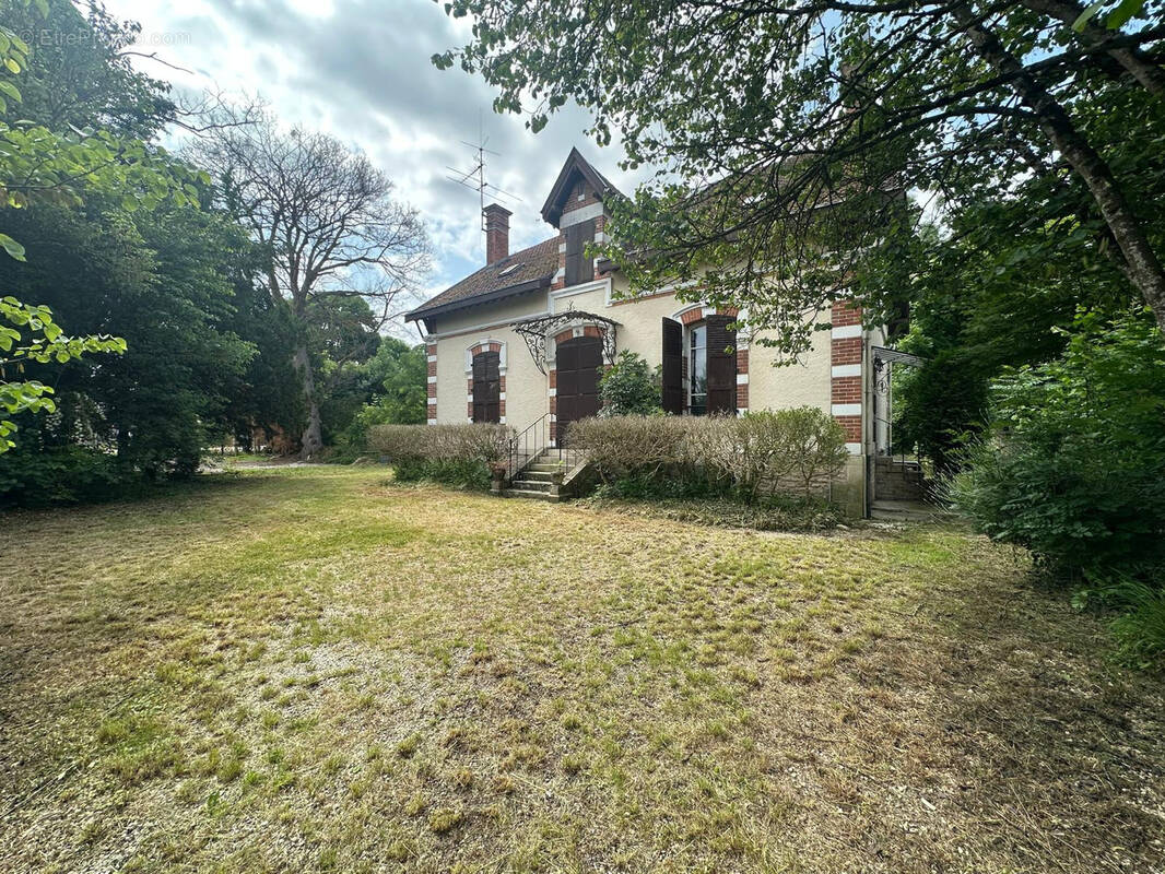 Maison à SAINT-PARRES-LES-VAUDES