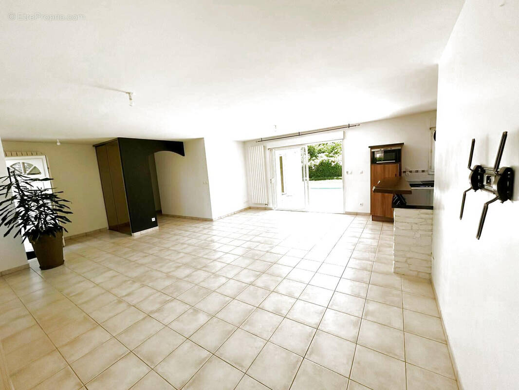 Maison à LA TOUR-DU-CRIEU