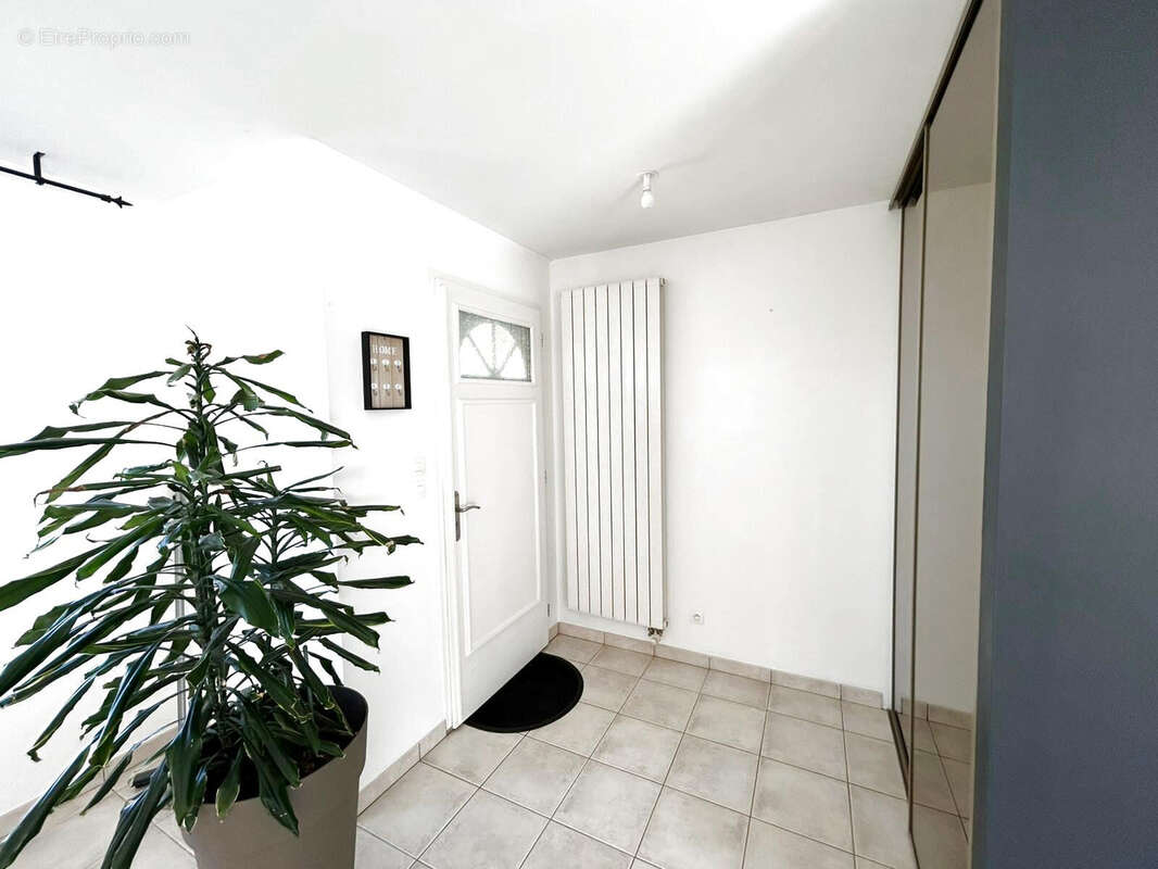 Maison à LA TOUR-DU-CRIEU