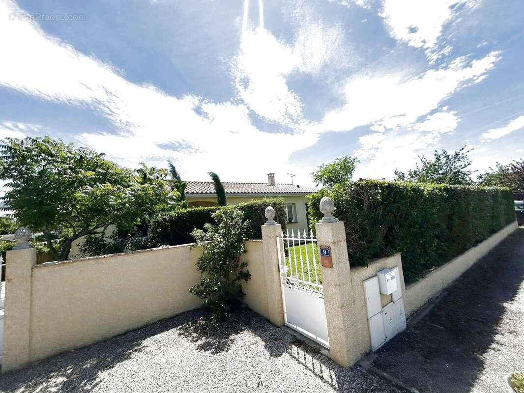 Maison à LA TOUR-DU-CRIEU