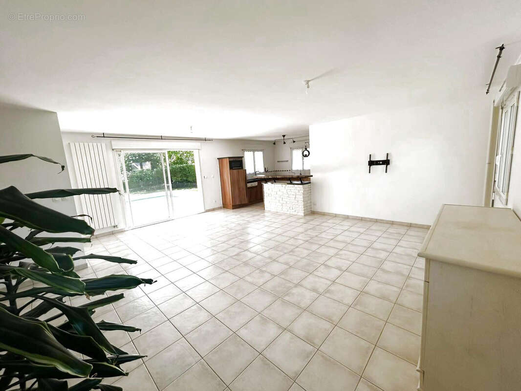 Maison à LA TOUR-DU-CRIEU