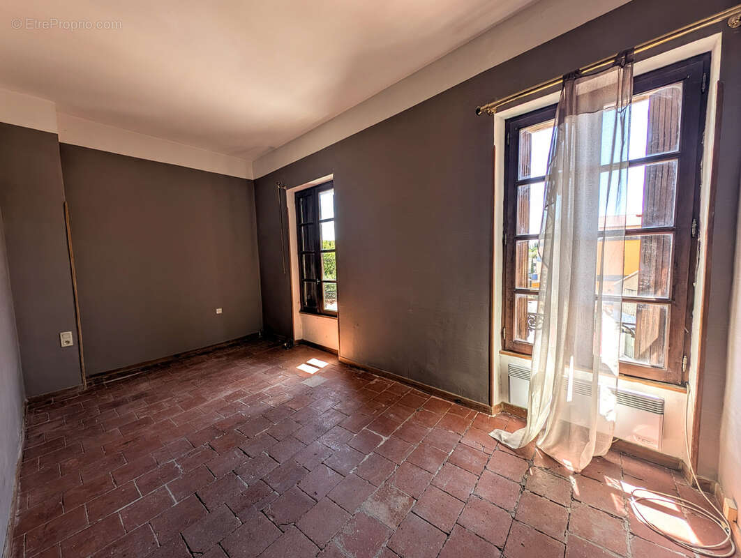 Appartement à LEZIGNAN-CORBIERES