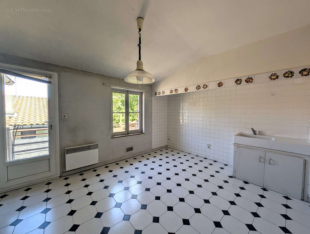 Appartement à LEZIGNAN-CORBIERES