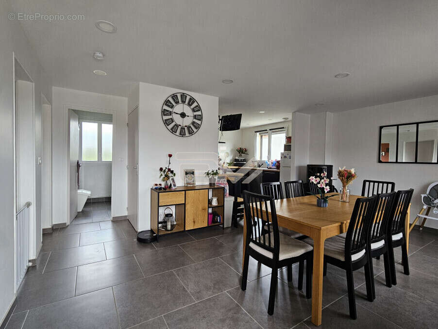 Maison à VAILLY-SUR-AISNE