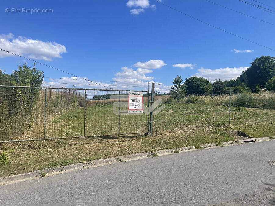 Terrain à COURVILLE