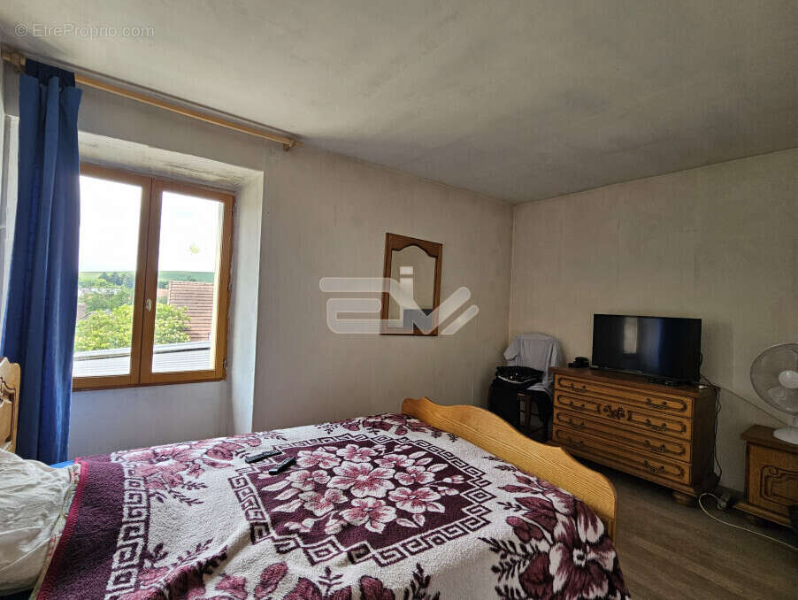 Maison à COULONGES-COHAN