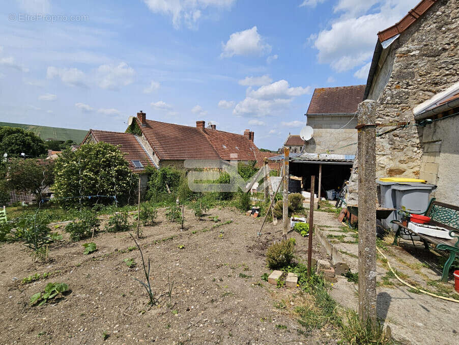 Maison à COULONGES-COHAN