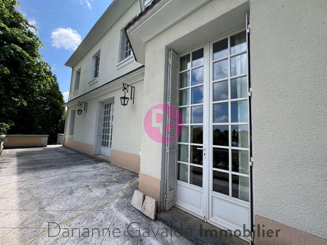 Maison à DECAZEVILLE