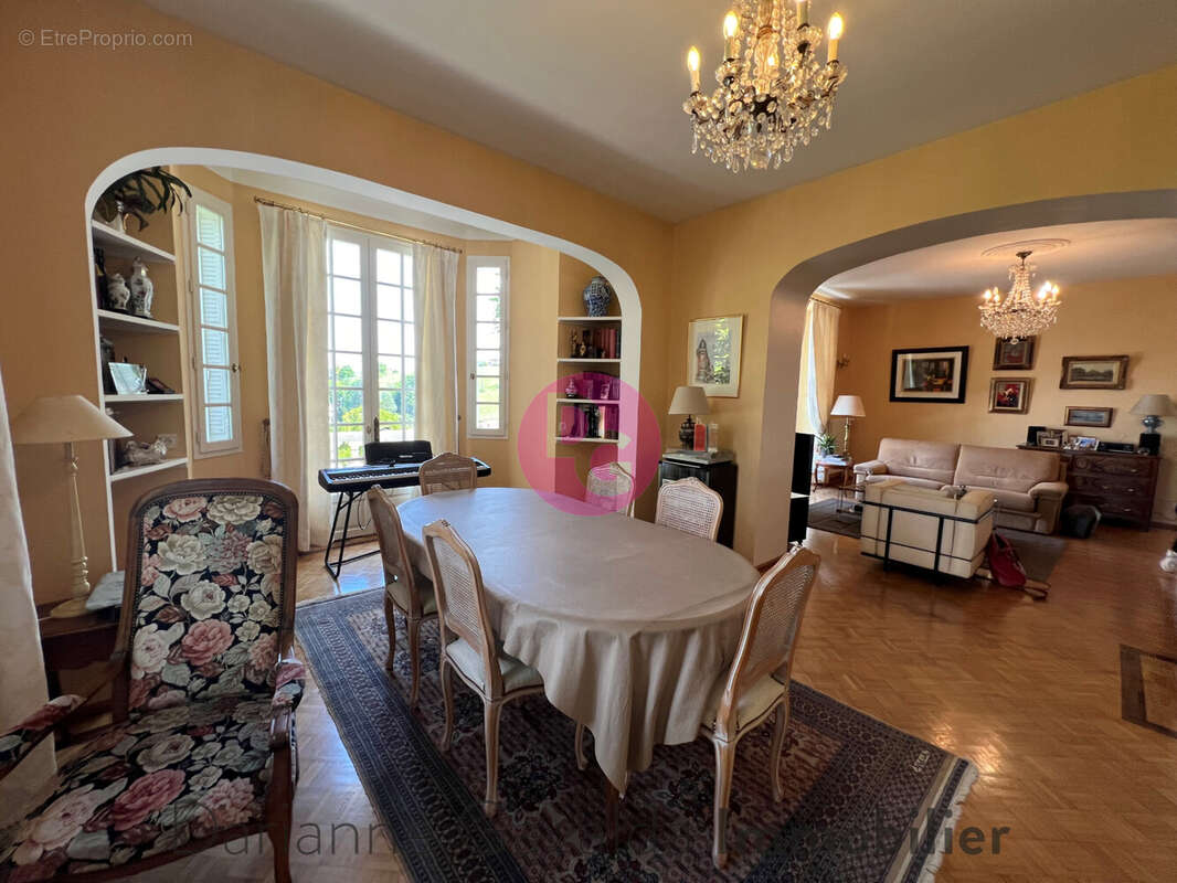 Maison à DECAZEVILLE