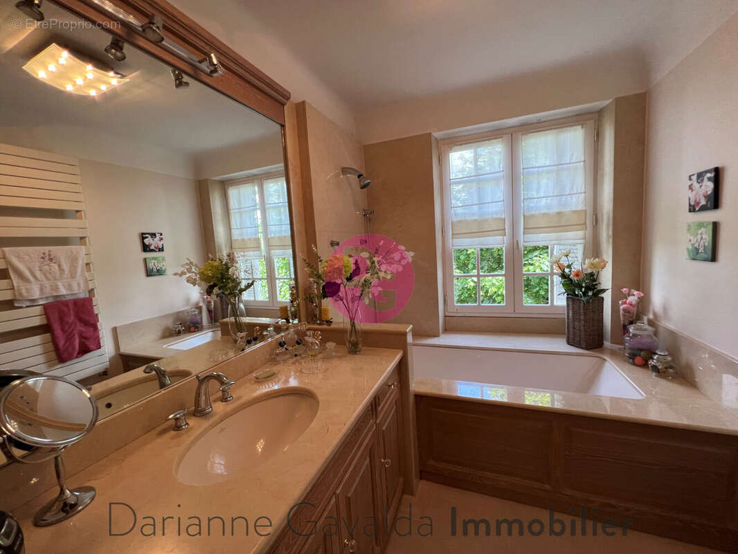 Maison à DECAZEVILLE