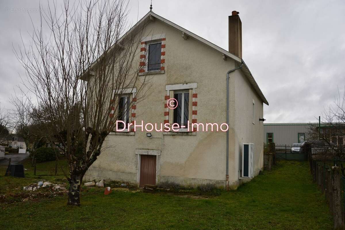 Maison à COUSSAC-BONNEVAL