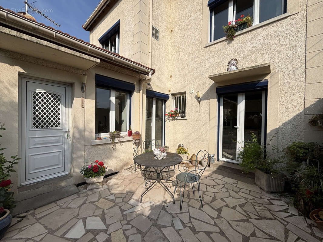 Maison à SARTROUVILLE