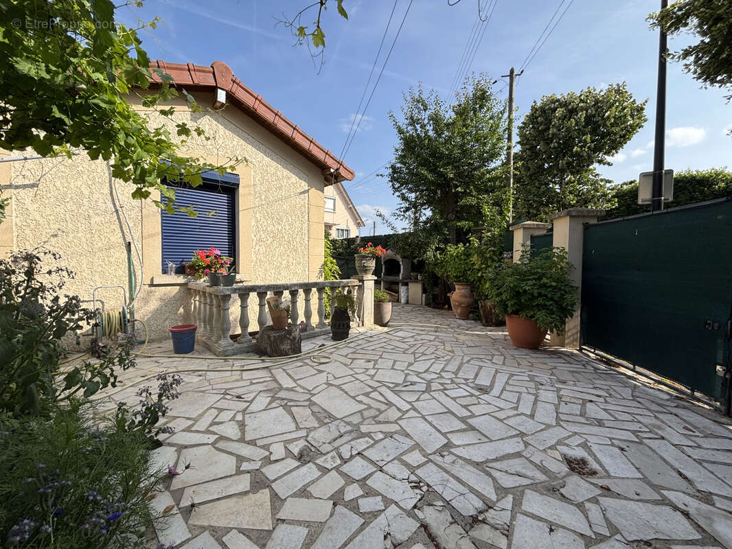 Maison à SARTROUVILLE