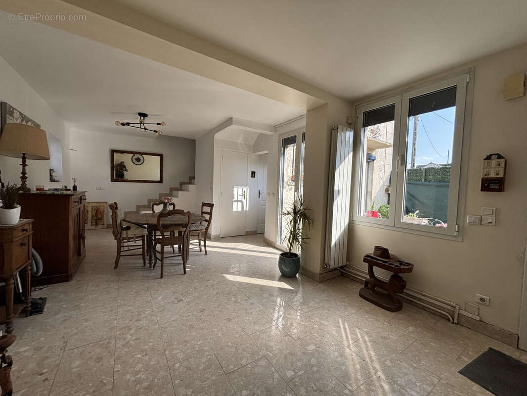 Maison à SARTROUVILLE