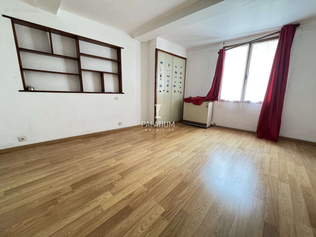 CHAMBRE - Maison à VALENSOLE