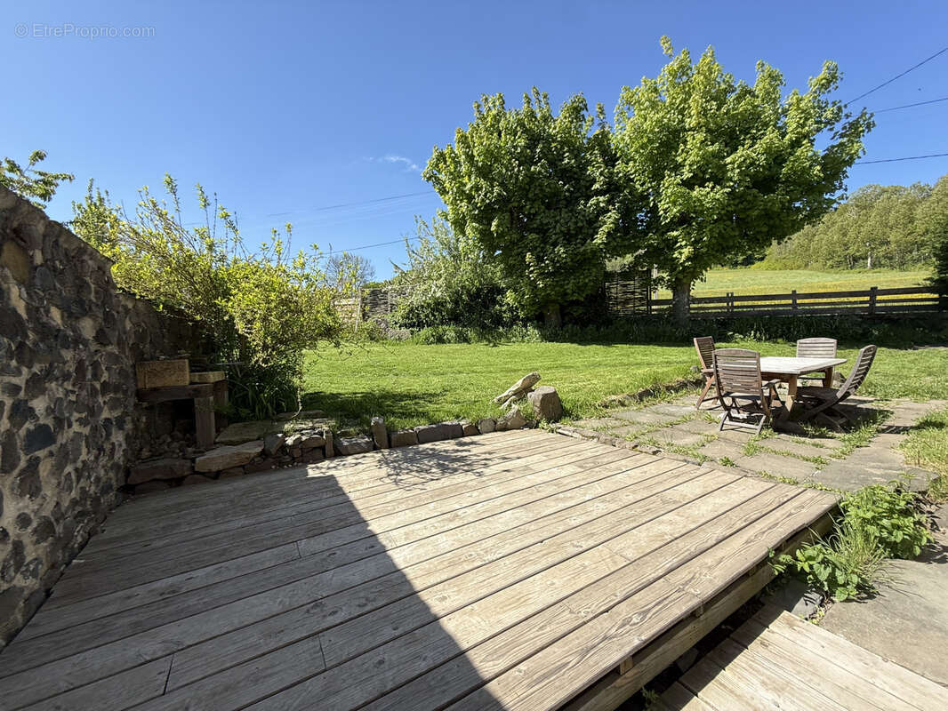 Maison à SAINT-JULIEN-CHAPTEUIL