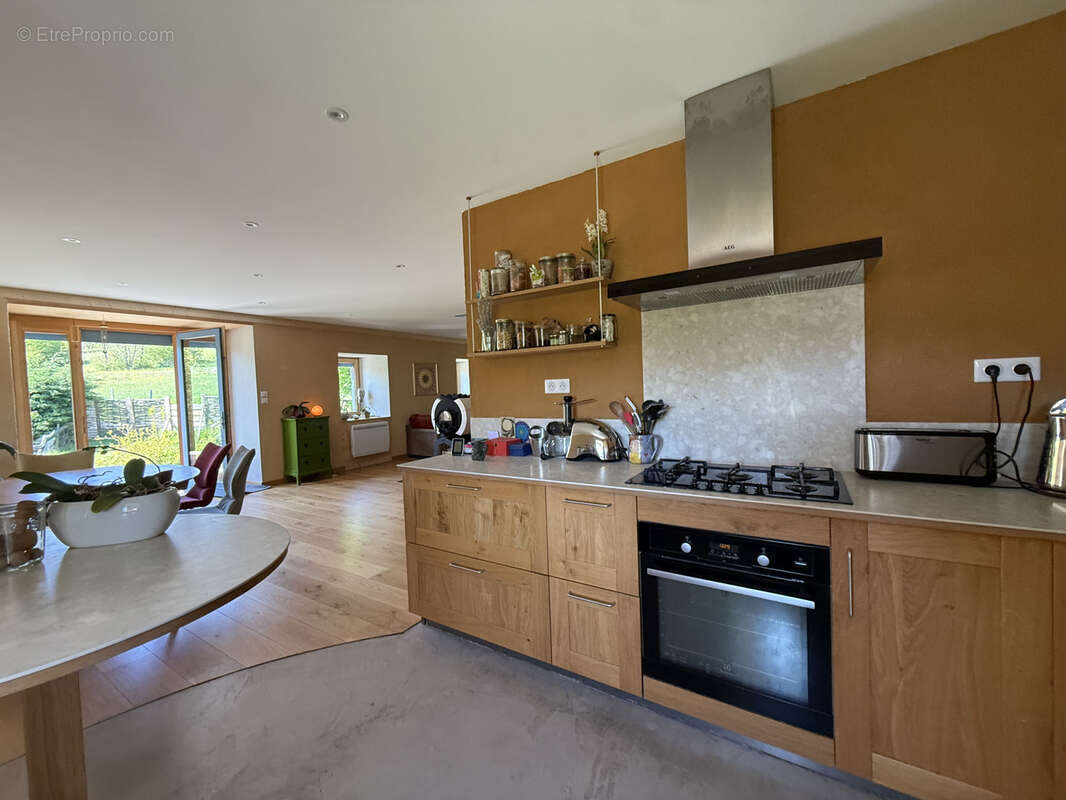 Maison à SAINT-JULIEN-CHAPTEUIL