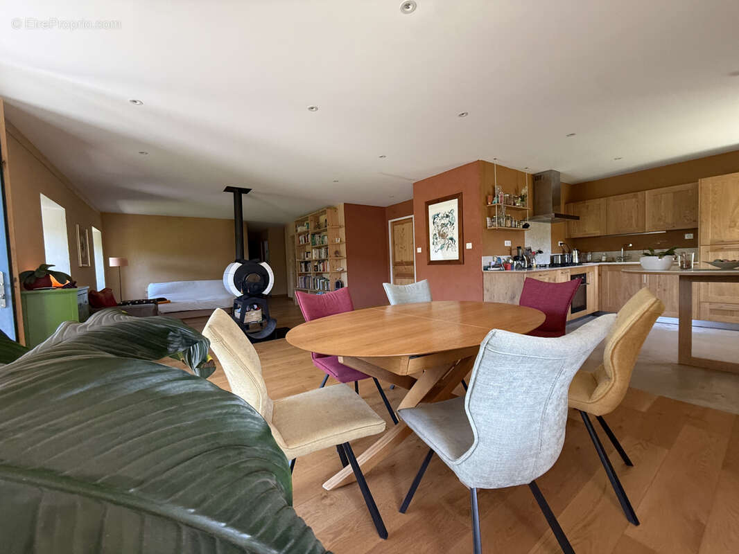 Maison à SAINT-JULIEN-CHAPTEUIL