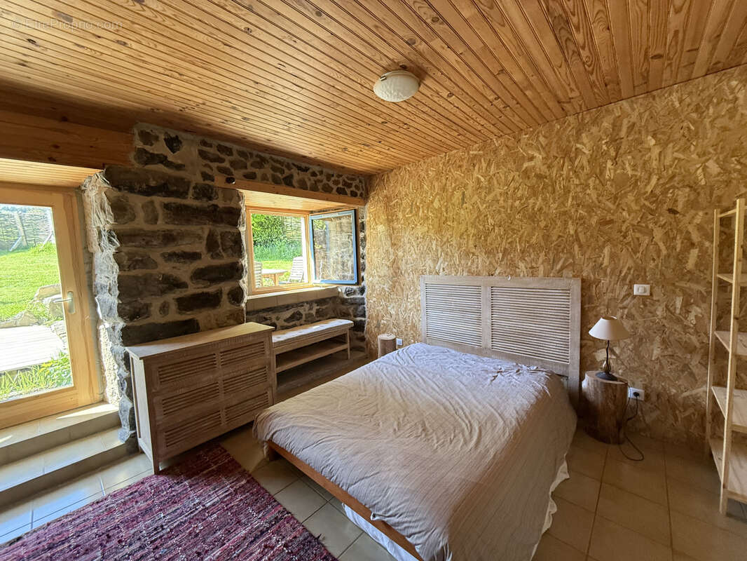 Maison à SAINT-JULIEN-CHAPTEUIL