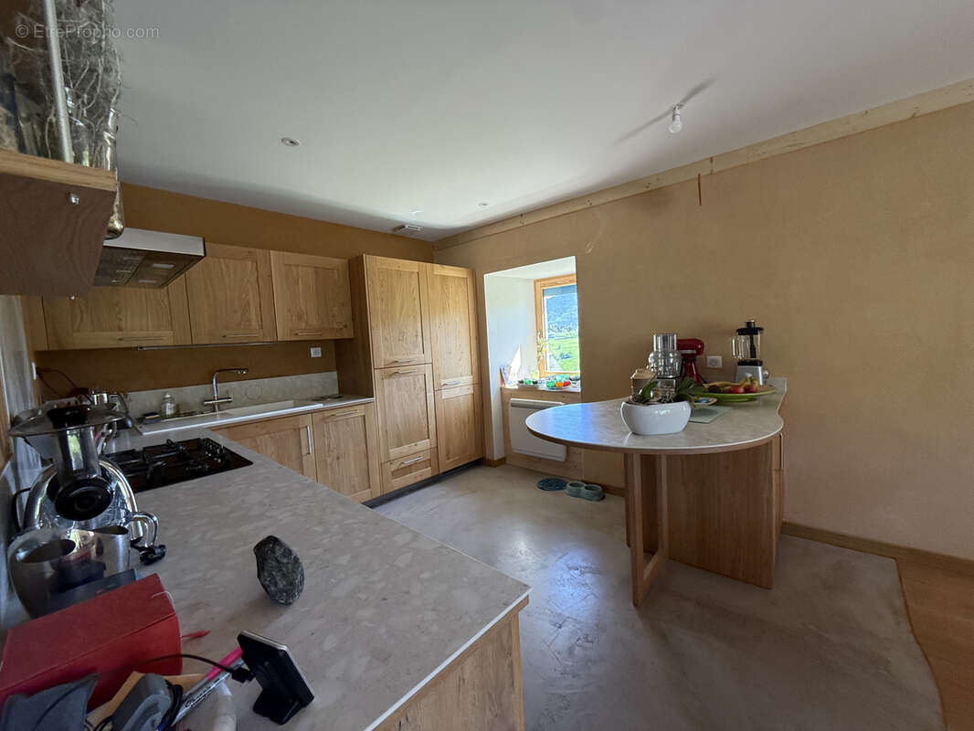 Maison à SAINT-JULIEN-CHAPTEUIL