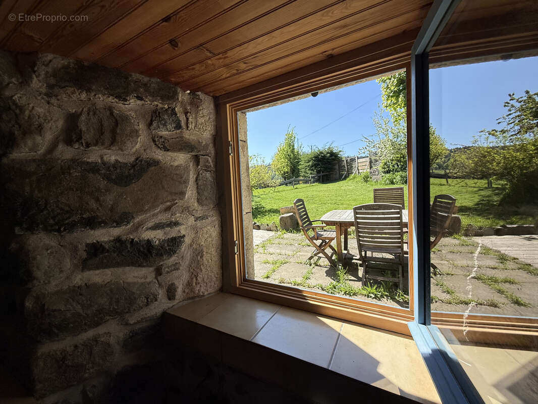 Maison à SAINT-JULIEN-CHAPTEUIL