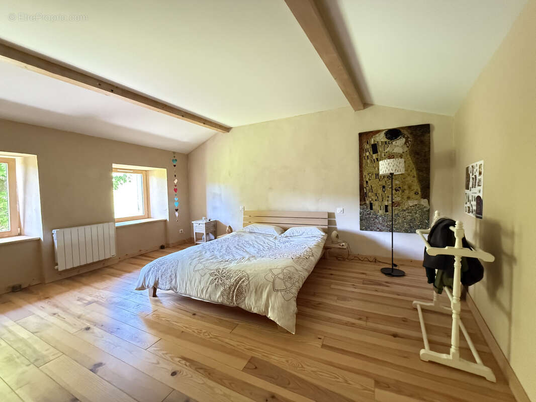 Maison à SAINT-JULIEN-CHAPTEUIL