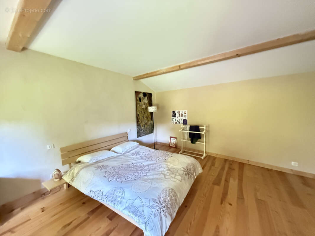 Maison à SAINT-JULIEN-CHAPTEUIL