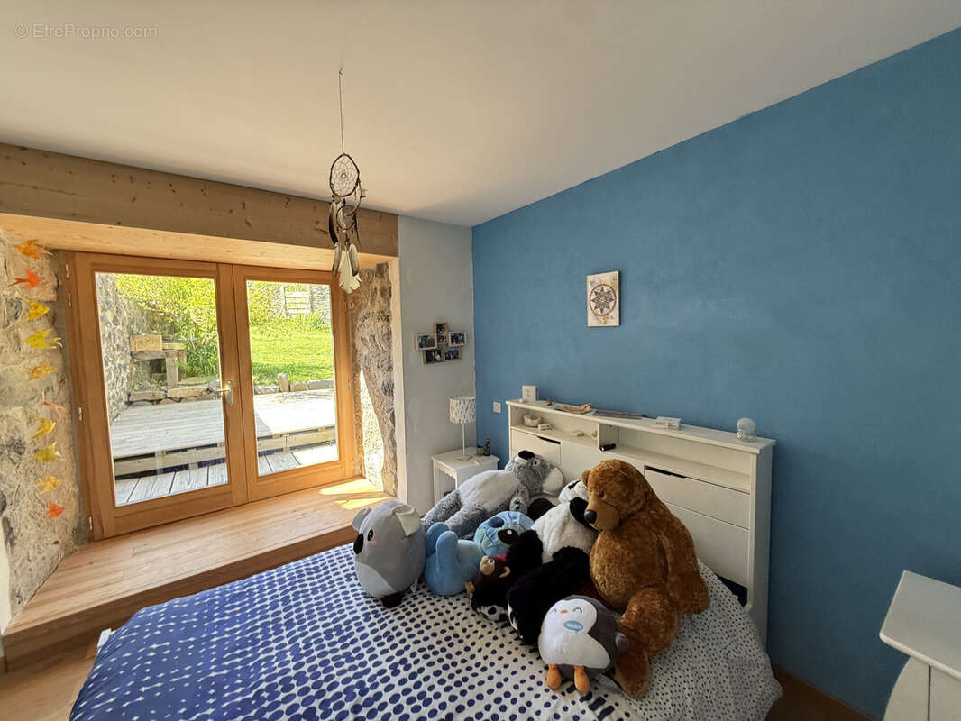 Maison à SAINT-JULIEN-CHAPTEUIL