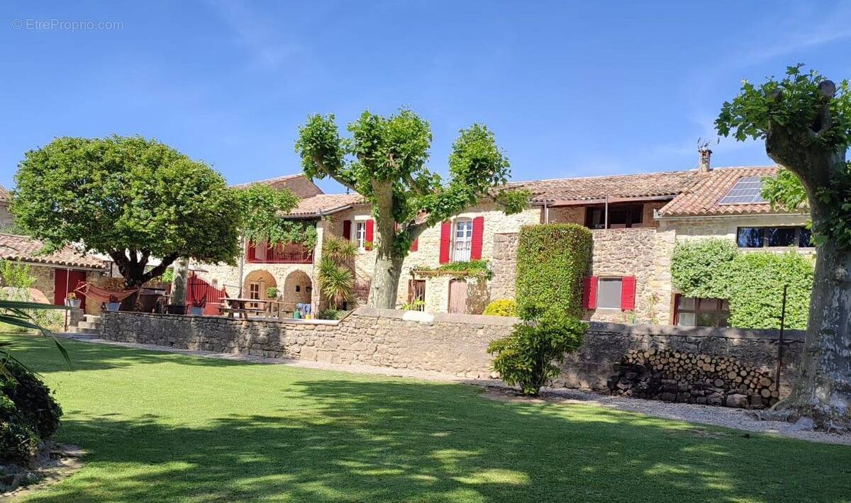 Maison à SAINT-JEAN-DE-MARUEJOLS-ET-AVEJAN