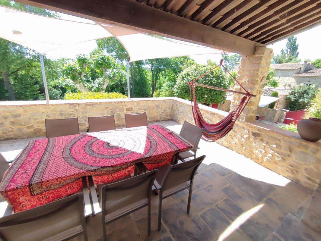 Maison à SAINT-JEAN-DE-MARUEJOLS-ET-AVEJAN