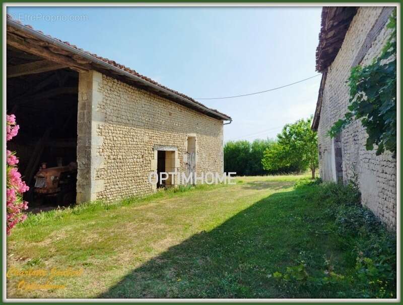 Maison à BLANZAC-PORCHERESSE
