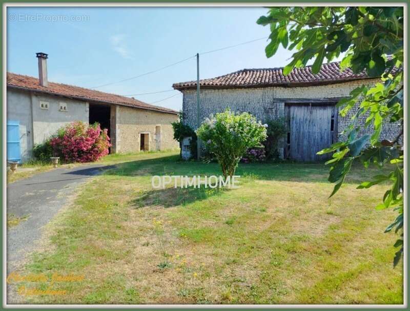 Maison à BLANZAC-PORCHERESSE