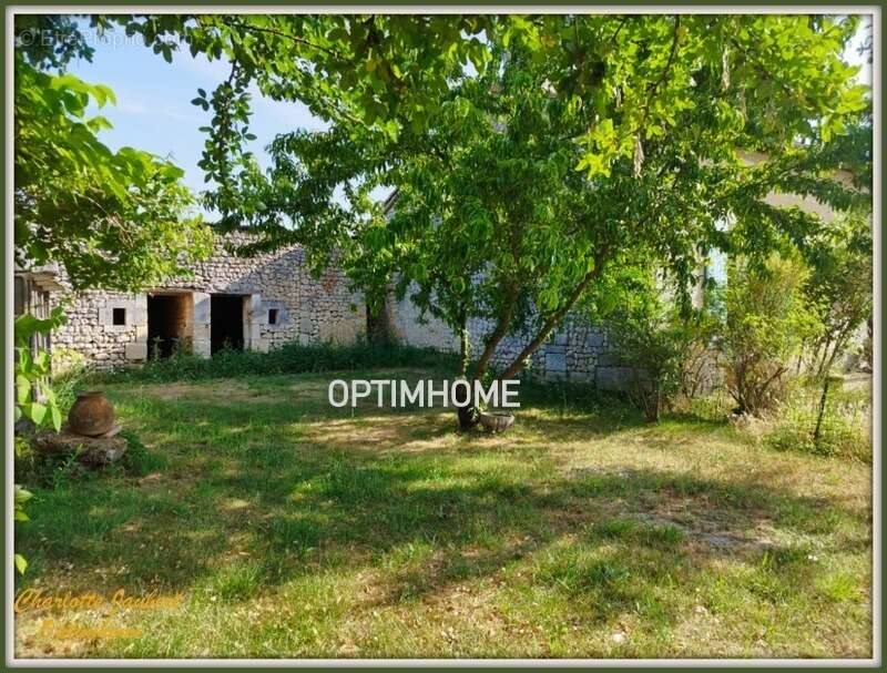 Maison à BLANZAC-PORCHERESSE