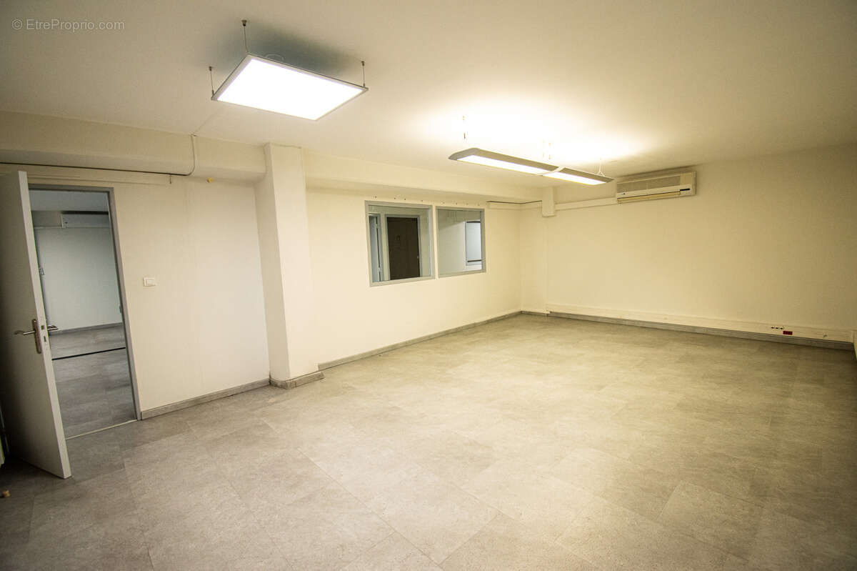 Commerce à SAINT-DENIS