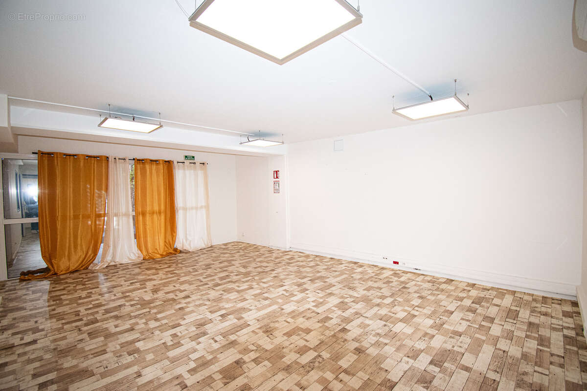 Commerce à SAINT-DENIS