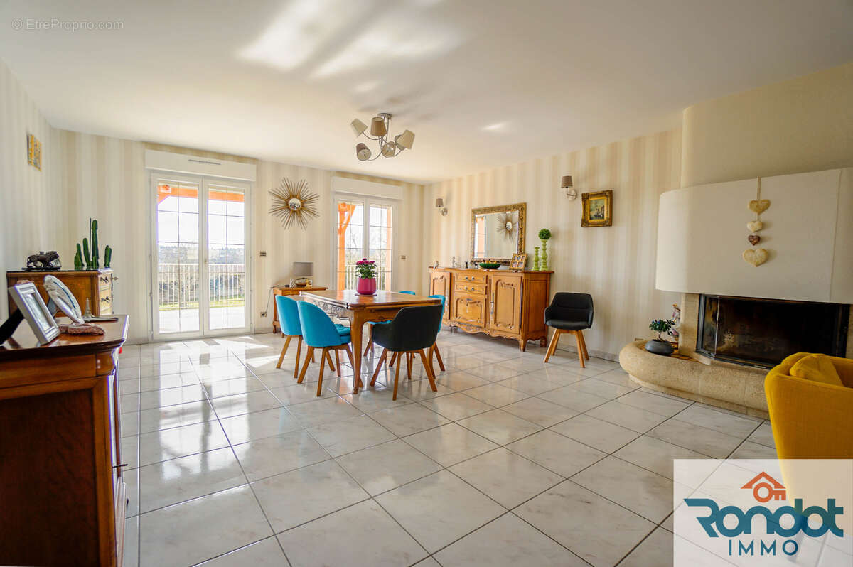 Maison à IS-SUR-TILLE