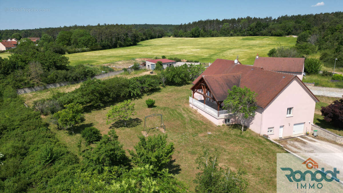 Maison à IS-SUR-TILLE