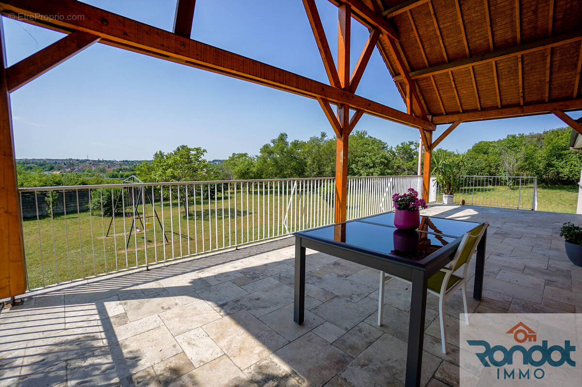 Maison à IS-SUR-TILLE