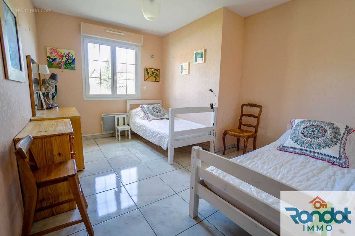 Maison à IS-SUR-TILLE