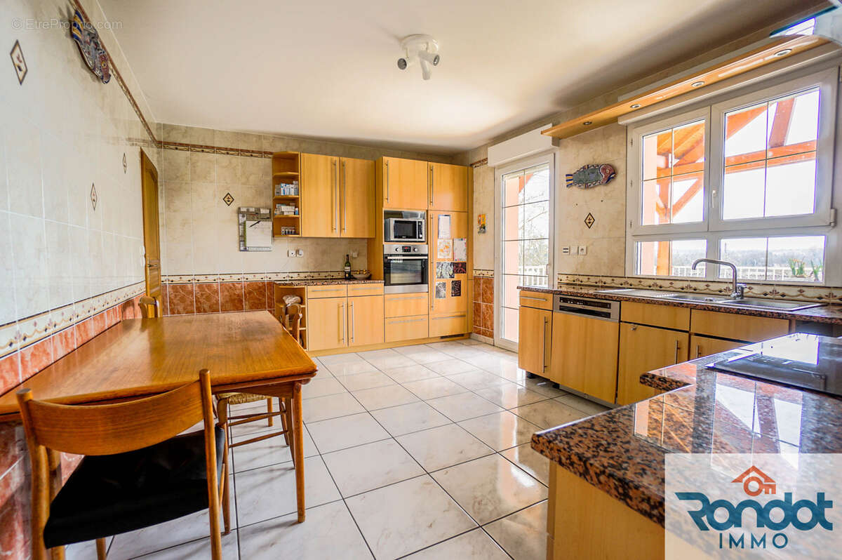 Maison à IS-SUR-TILLE