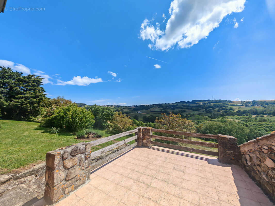 Maison à SAINT-ROMAIN-DE-LERPS