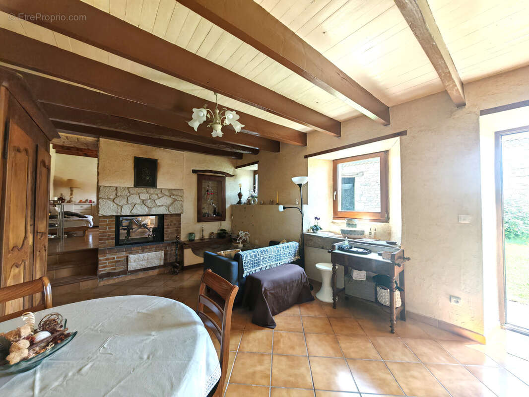 Maison à SAINT-ROMAIN-DE-LERPS