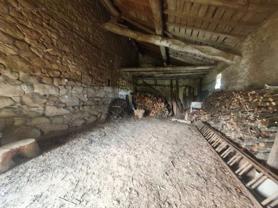 Maison à SAINT-ROMAIN-DE-LERPS