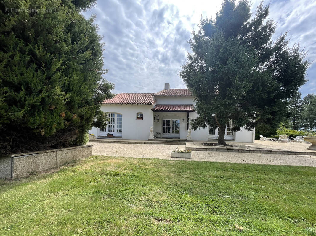 Maison à LA BOISSIERE-DU-DORE