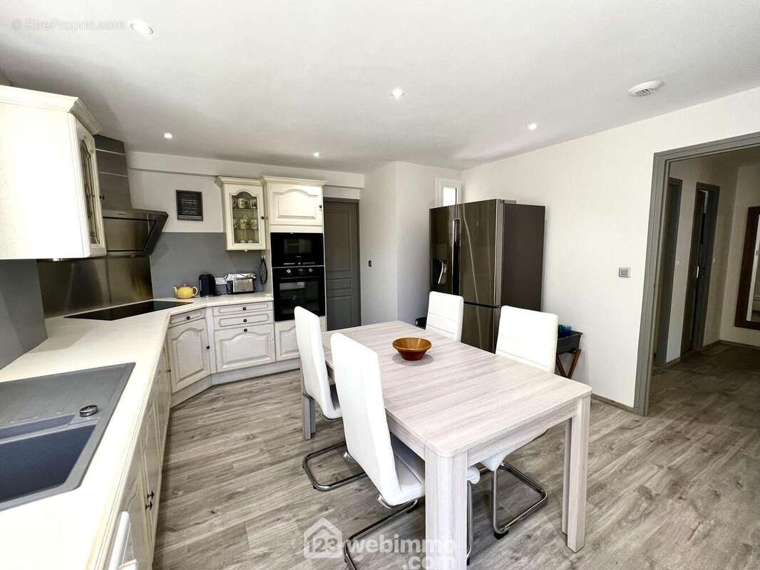 Une cuisine aménagée indépendante - Maison à LUCCIANA