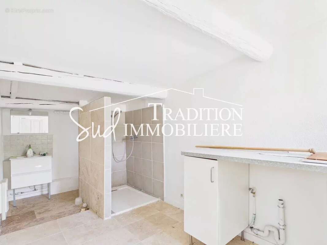 Maison à FONTVIEILLE