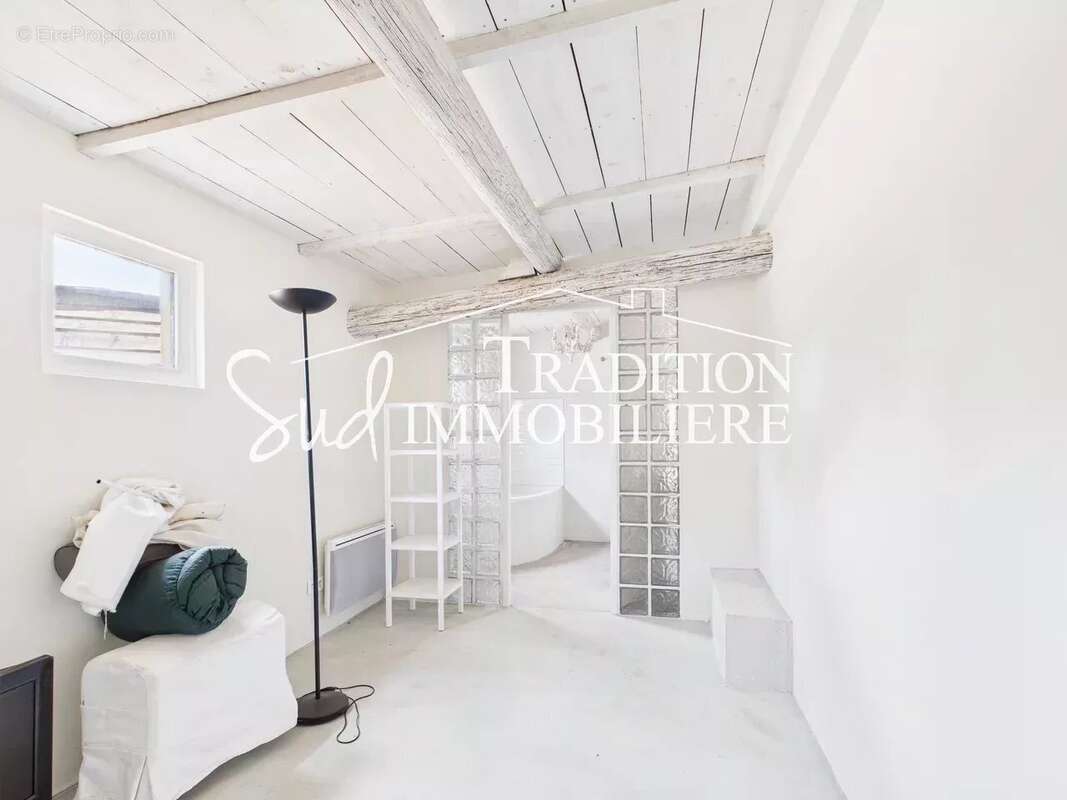 Maison à FONTVIEILLE