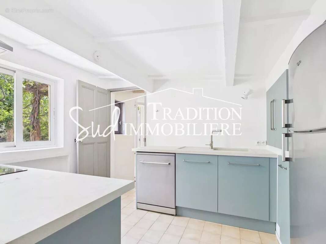 Maison à FONTVIEILLE